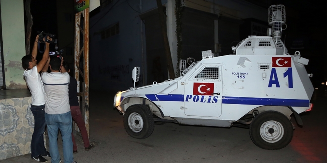 Adana'da polise ses bombal saldr