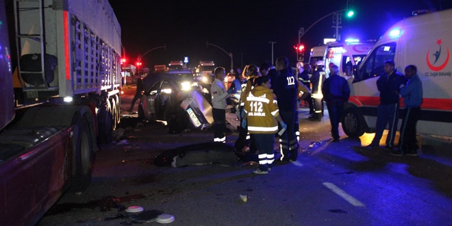 Kocaeli'de trafik kazası: 3 ölü, 2 yaralı