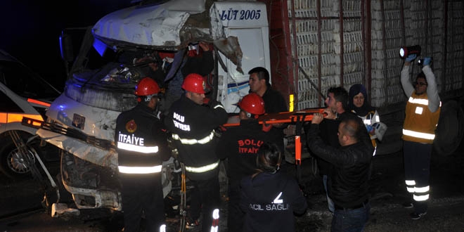 İşçileri taşıyan otobüs kaza yaptı: 1 ölü, 29 yaralı