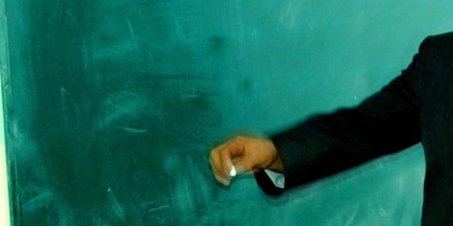 Öğretmenin maaşının yarısı 'himmete' gitmiş