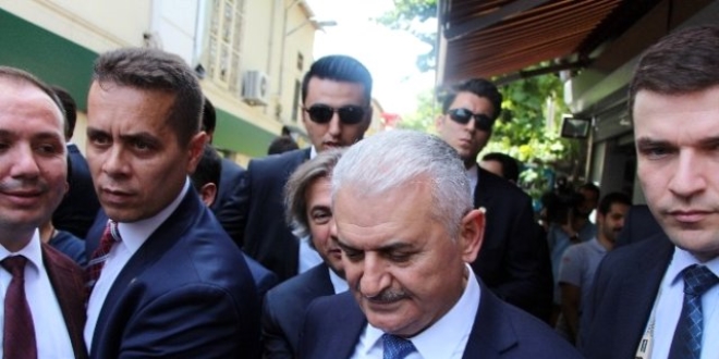 Yıldırım, cuma namazını Barbaros Camii'nde kıldı