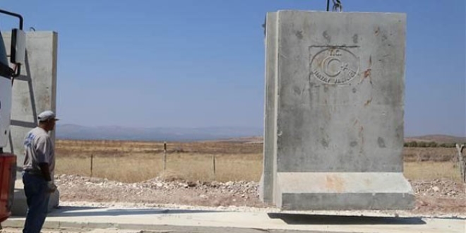 Her gn 75 beton blok Suriye snrna gnderiliyor