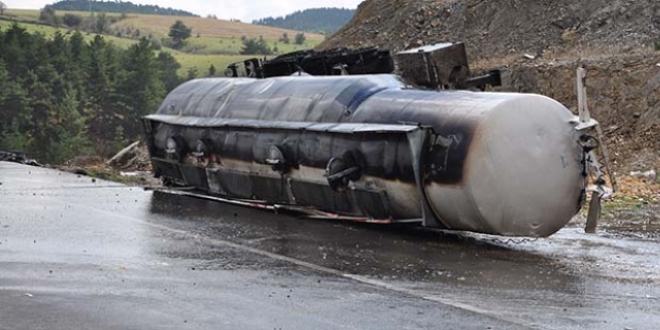 Kastamonu'da etil alkol yüklü tanker yandı