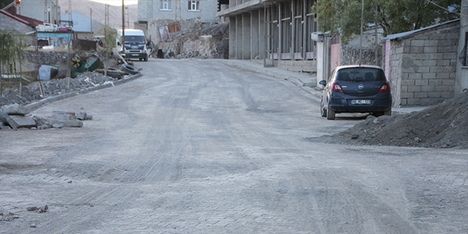 Kayyım atanan belediyeler hizmete başladı