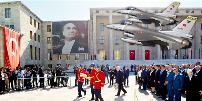 İki F-16 Meclis'i korudu