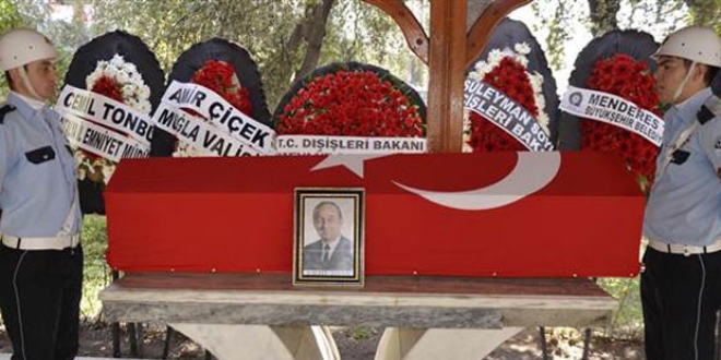 Eski bakan son yolculuğuna uğurlandı