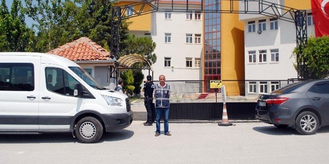 Burdur'da okulun projeksiyon cihazlar alnd