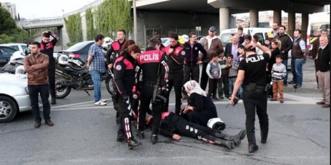 Erzincan'da motorize trafik ekibi kaza yaptı: 1 yaralı