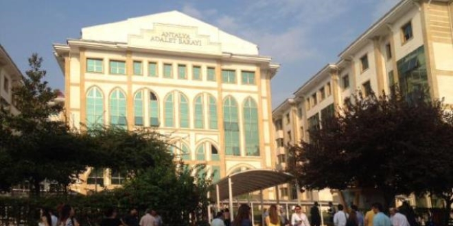 Antalya Adliyesi'nde canlı bomba ihbarı