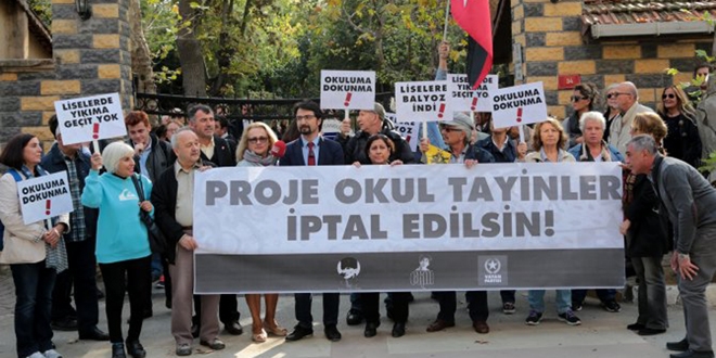 Proje okullarındaki tayinler protesto edildi
