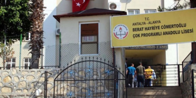 Öğretmenin şehit fotoğrafına tepki gösterdiği iddiası