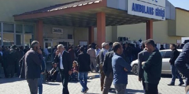 Hakkari'de zırhlı kobra aracına ait silah ateş aldı: 4 ölü