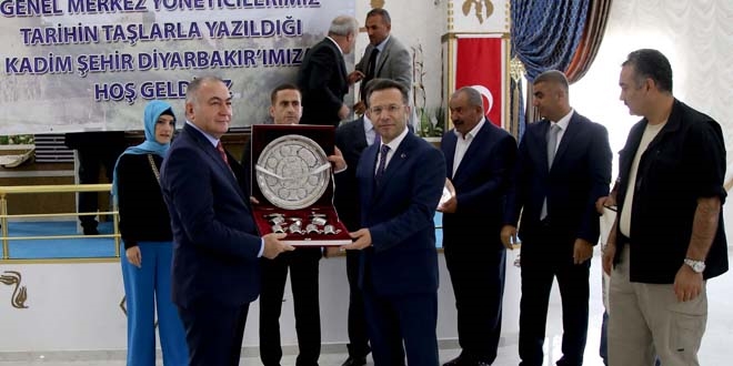 Karayollarında çalışan 932 taşeron işçi kadro aldı