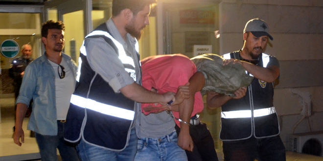Elazığ'da üniversite öğrencisini gasbeden 3 kişi tutuklandı