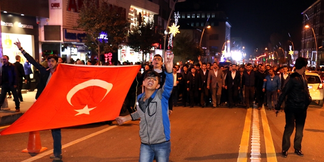 Erzurum'da 'teröre lanet yürüyüşü' düzenlendi