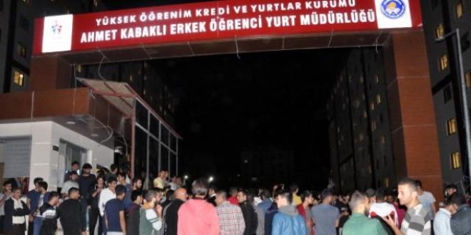 Elazığ'da Öğrenciler Yurt yönetimi protesto etti