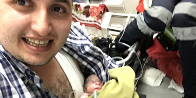 Ambulansta doğdu doktorun koynunda hastaneye yetiştirildi