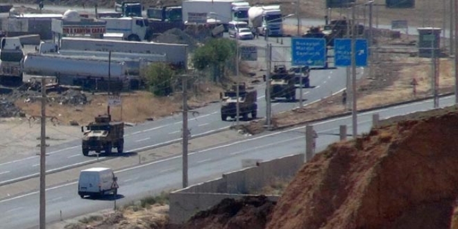 Irak sınırına askeri sevkiyat yapılıyor