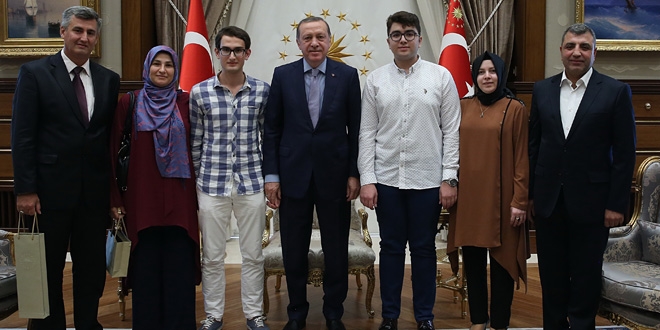Erdoğan, LYS'de derece yapan öğrencileri kabul etti
