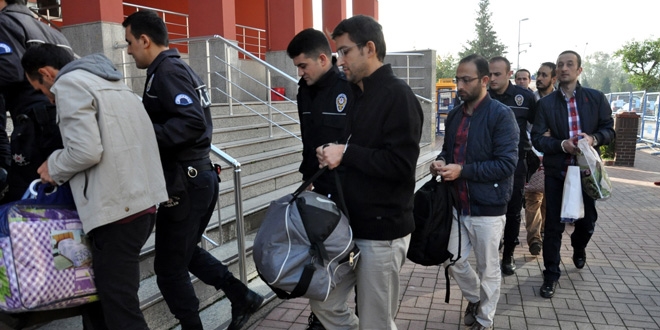 Kocaeli'de 'ByLock' kullanan 15 kamu görevlisi tutuklandı