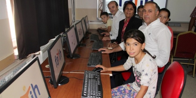 Okuduğu okula bilgisayar teknolojileri sınıfı kurdu