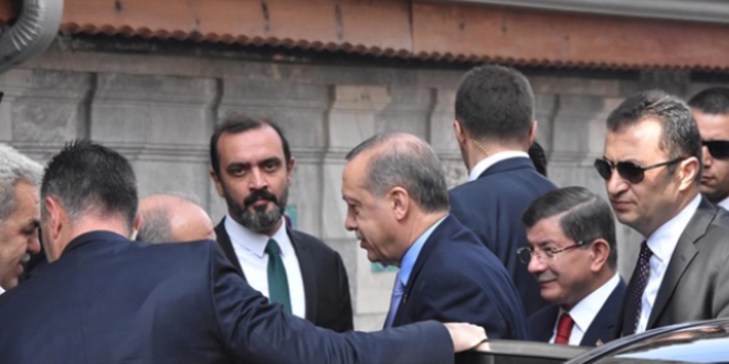Erdoğan Cuma namazını Davutoğlu ile birlikte kıldı