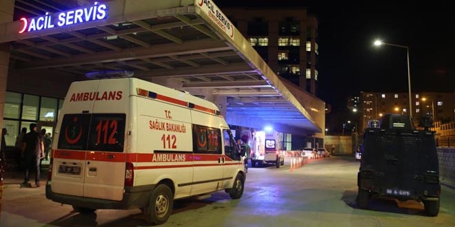 Tunceli'de kobra tipi zırhlı araç şarampole devrildi