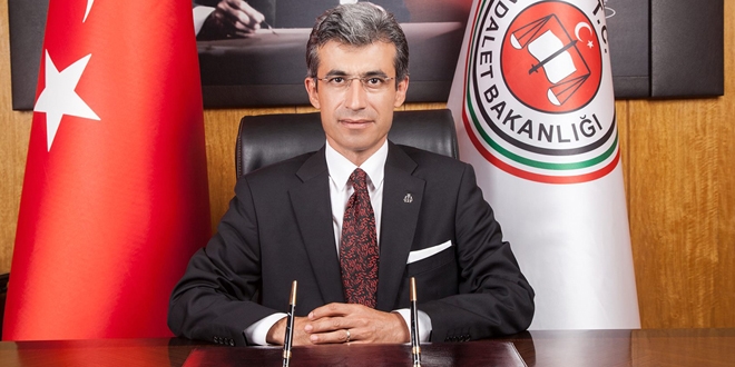 Tarihte ilk defa hukukçular meydanlara çıktı