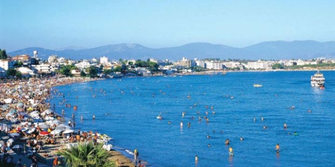 Doğuda kar yağışı, Didim'de deniz keyfi