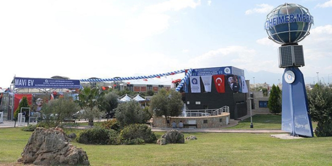 Antalya'da alzaymr hastalarna 'Mavi Ev'