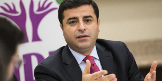 Demirtaş: Ülkenin başkana değil, demokrasiye ihtiyacı var