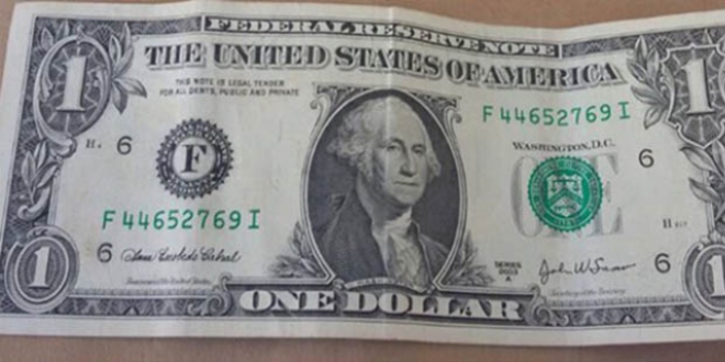 zmir'de, 12 kiinin evinde 'F' serisi bir dolarlk banknot bulundu