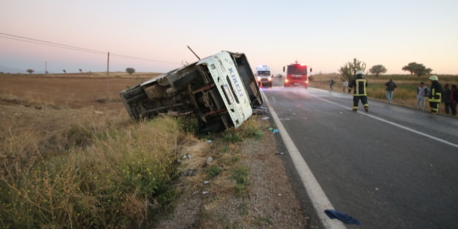 Konya'da yolcu midibs devrildi: 23' renci, 27 yaral