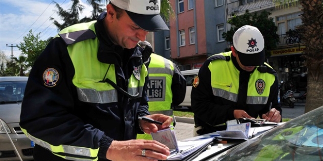 Bir haftada 32 binden fazla kiiye trafik cezas kesildi