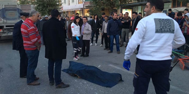 Çorum'da kamyonla çarpışan bisikletin sürücüsü öldü