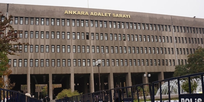 Ankara'da 26 polis ile 4 Adalet Bakanl alan tutukland