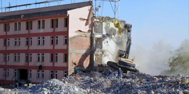 Bombalı saldırıya uğrayan emniyet binası yıkılıyor