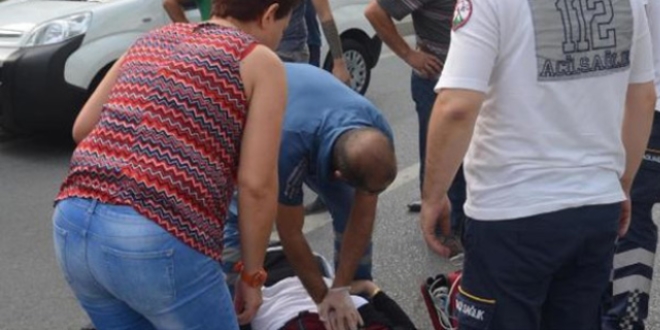 Ankara'da otomobilin çarptığı anne ve oğlu yaralandı