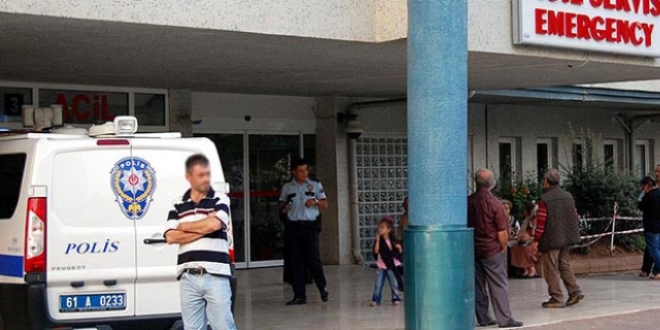 Din görevlisi silahla çocuğunu yaraladı