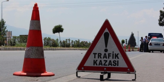 Uak'ta trafik kazas : 1 l, 9 yaral