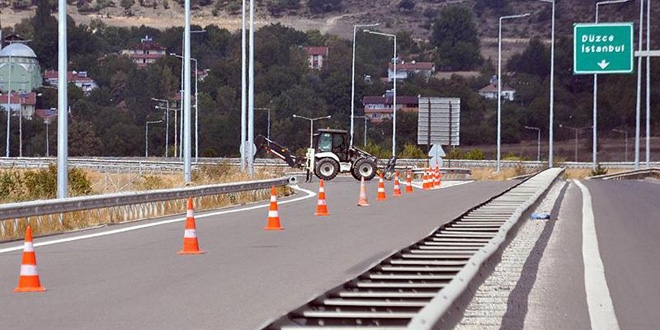 TEM otoyolu çalışma nedeniyle trafiğe kapatılacak