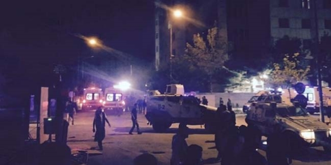 Adana'da polis merkezine ses bombası atıldı