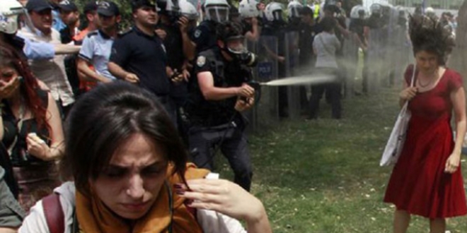 Kırmızılı kadın davası: Ceza alan polis yeniden yargılama istedi