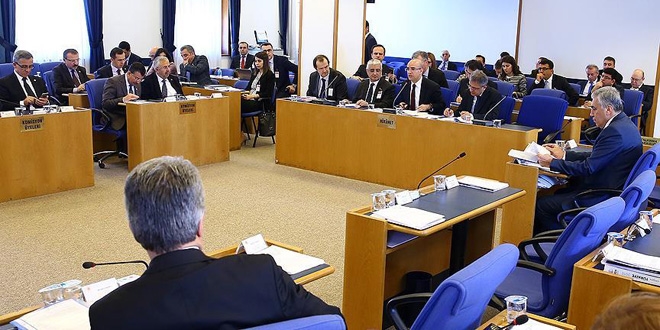 Bin 300 lira altına düşen asgari ücret telafi edilecek