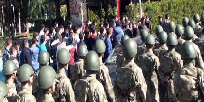Erzincan'da asker yrd, vatanda slogan att