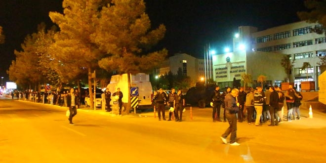 Polis, Gültan Kışanak'ın evinde arama yapıyor