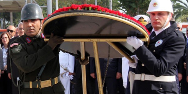 Yönetmelik değişince çelengi asker ve polis birlikte taşıdı