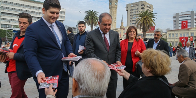 AK Parti zmir'de 29 Ekim'e zel kitap datt