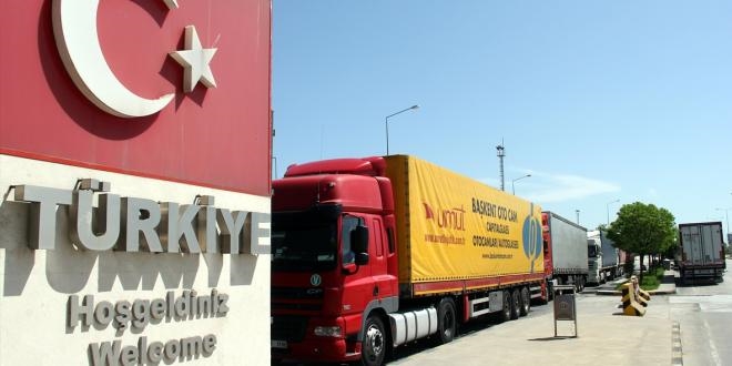 Avrupa'ya açılan sınır kapılarında tır kuyruğu