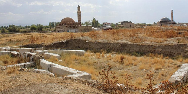 Van'da eski 'kamu binaları' gün yüzüne çıkarıldı